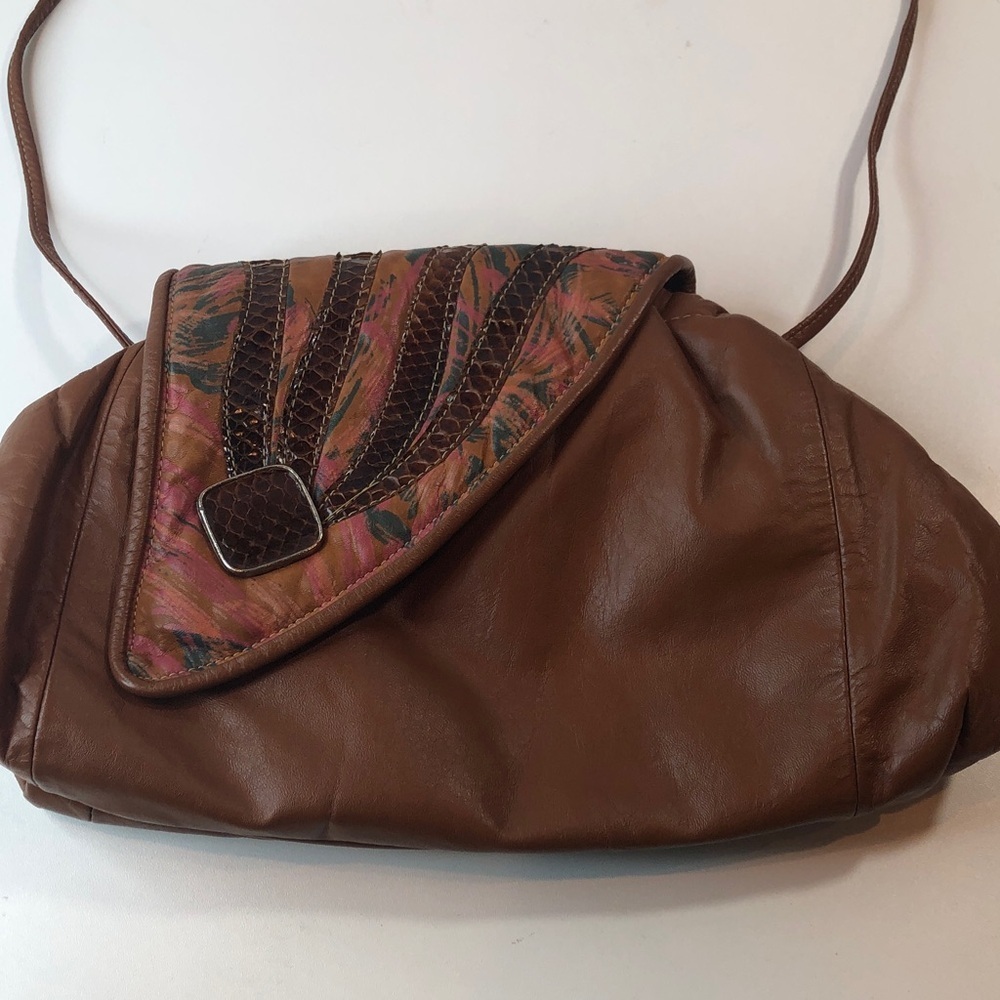 Vintage Chic Brown Shoulder Bag with Artistic Flap - Picture 4 of 13